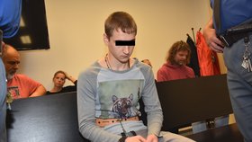 Ukrajinec Andrej S. (21) podle obžaloby bezdůvodně pobodal Radka Z. (28). Mladík kvůli vážným zraněním přišel o nohu.