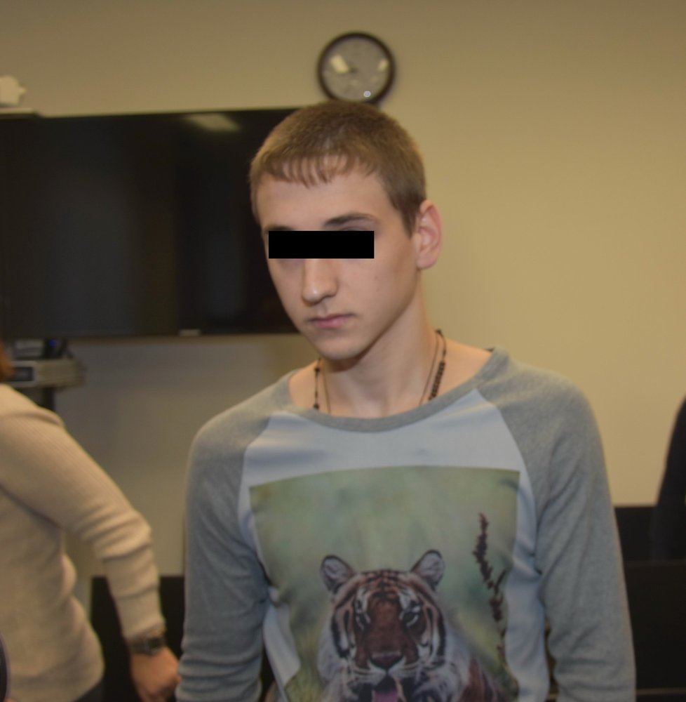 Ukrajinec Andrej S. (21) podle obžaloby bezdůvodně pobodal Radka Z. (28). Mladík kvůli vážným zraněním přišel o nohu.