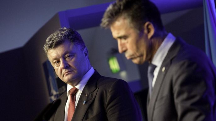 Ukrajinský prezident Petro Porošenko a generální tajemník NATO Anders Fogh Rasmussen