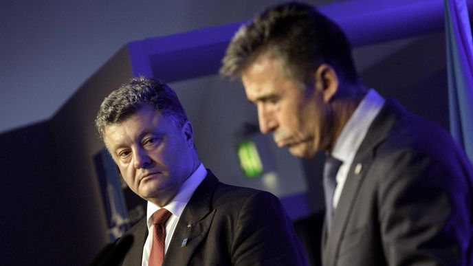 Ukrajinský prezident Petro Porošenko a generální tajemník NATO Anders Fogh Rasmussen Ukrajinský prezident Petro Porošenko a generální tajemník NATO Anders Fogh Rasmussen