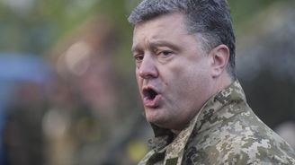 Porošenko slíbil ukrajinské armádě miliardy na přezbrojení