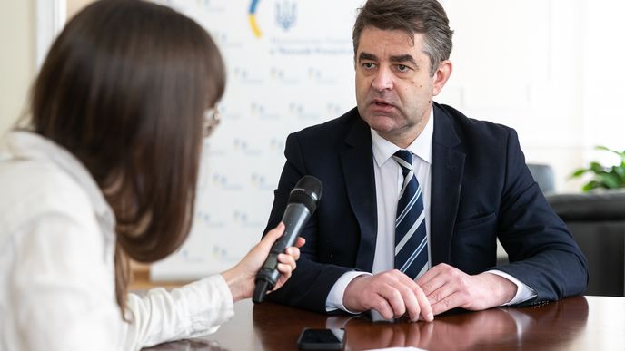 Ukrajinský velvyslanec Jevhen Perebyjnis