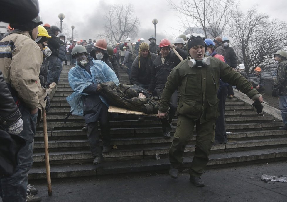 Na Majdanu umírali demonstranti i policisté.