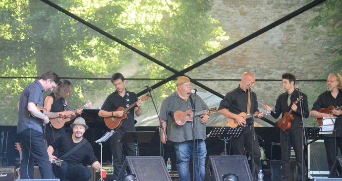 Blesk mohl kapelu nafotit jen při zvukových zkouškách. Koncert pořadatelé zakázali fotit a natáčet. Nad zákazem bděla bezpečnostní agentura.