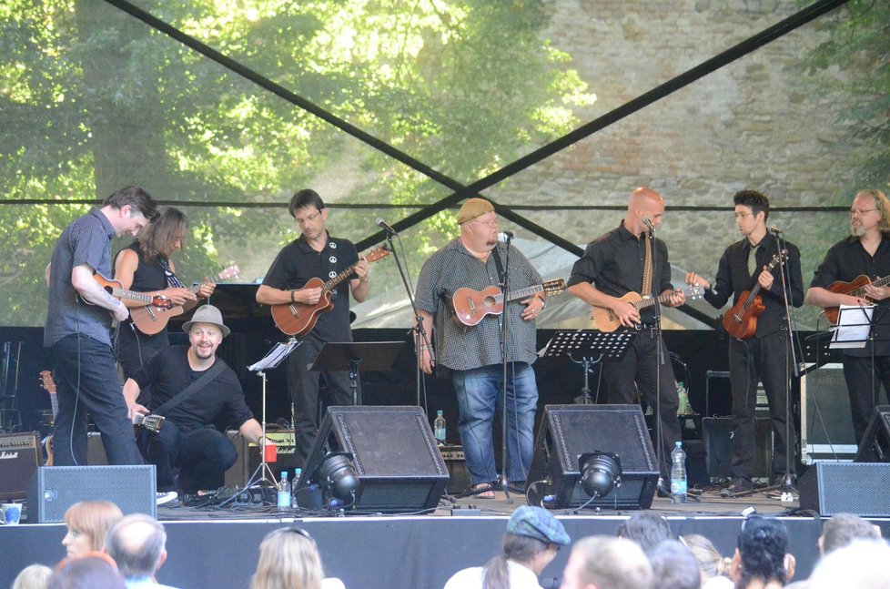 Blesk mohl kapelu nafotit jen při zvukových zkouškách. Koncert pořadatelé zakázali fotit a natáčet. Nad zákazem bděla bezpečnostní agentura.