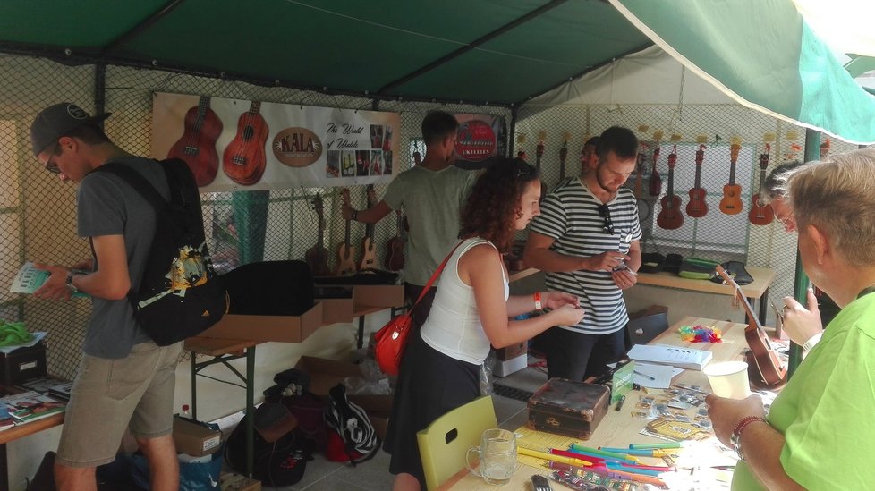 Do Únětic se sjeli ukulelisti nejen z Česka