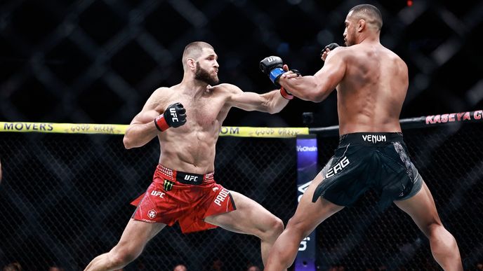 Carlos Ulberg porazil Jiřího Procházku v titulovém zápase polotěžké divize Carlos Ulberg porazil Jiřího Procházku v titulovém zápase polotěžké divize