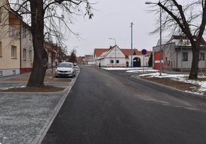 Zrekonstruovaná ulice Na Rychtě v plzeňské části Hradiště.