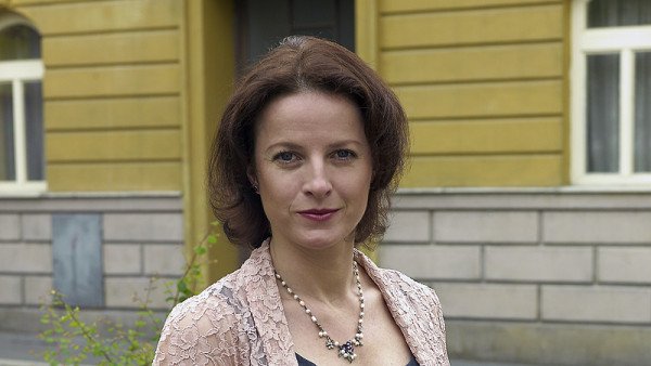 Marta Seidlová (Petra Jungmanová)  -  Martina Seidlová, manželka doktora Seidla, učila češtinu a dějepis. Mezi studenty a kolegy byla velmi oblíbená, aktivně se zapojila také do komunální politiky. Nějaký čas učila i ve třídě svého syna Mikiho Seidla, což Miki nesl docela těžce, ale ostatní studenti z ní byli nadšení. Kvůli problémům v soukromí se psychicky zhroutila. Po rozvodu se rozhodla pro nový začátek v rodném městě.