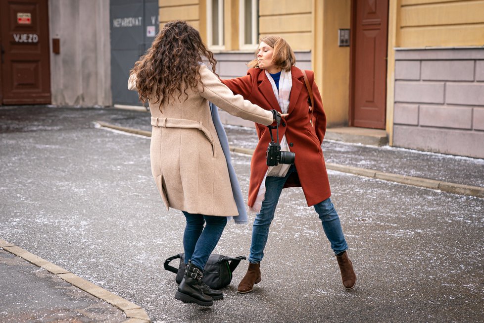 Tento týden v Ulici přichází nová posila v podání JItky Schneiderové...a semele se spousta zajímavých věcí