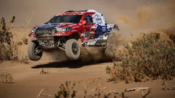 Rallye Dakar: Návrat Čechů domů a ukradený pas zachránce