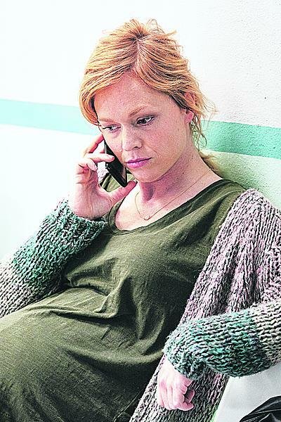 Ester Geislerová nasadila těhotenské bříško, čeká ji i porod.