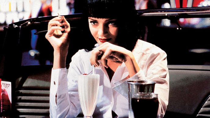 UMA THURMANOVÁ u Mazaného králíčka v Pulp Fiction. Vidíte ten lačný výraz? Právě si na toaletě „přepudrovala“ nos.