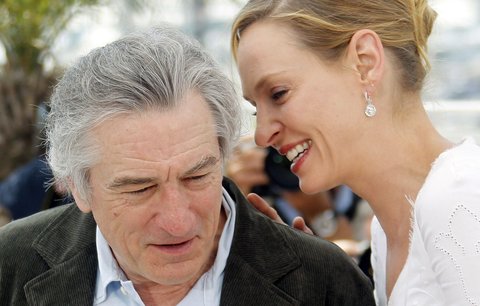 Hvězdy v Cannes: Thurman laškovala s De Nirem
