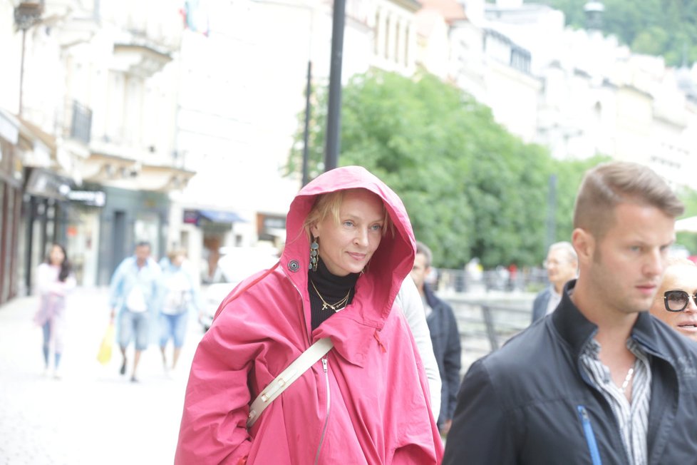 Uma Thurman už dorazila do Varů.