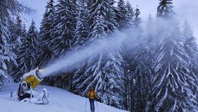 Vodohospodáři budou kvůli zasněžování a suchu kontrolovat lyžařská střediska. Ilustrační foto