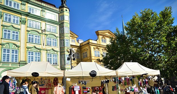 UmTrhy se přestěhovaly z Pařížské. Nyní je objevíte na Malostranském náměstí.