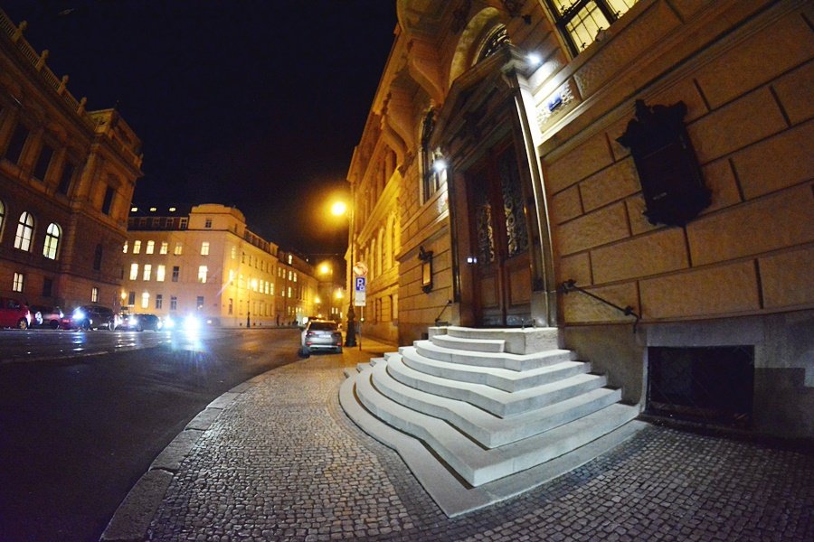 Uměleckoprůmyslové muzeum v Praze je opět přístupné veřejnosti.