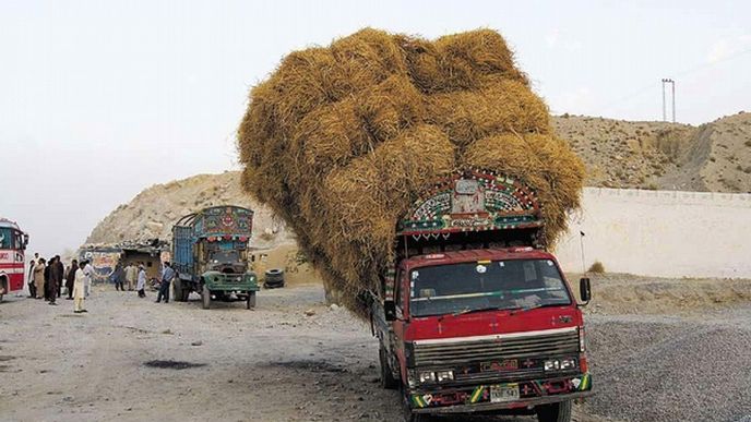 Nákladní vozy v Pákistánu.