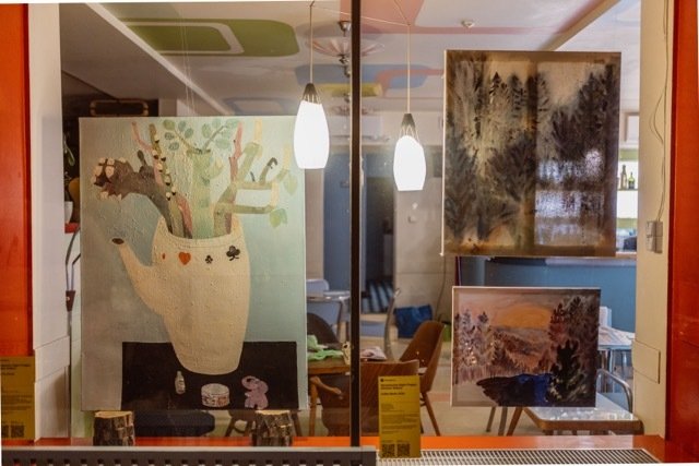 V deseti pražských kavárnách jsou k vidění díla od 24 umělců