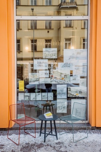 V deseti pražských kavárnách jsou k vidění díla od 24 umělců