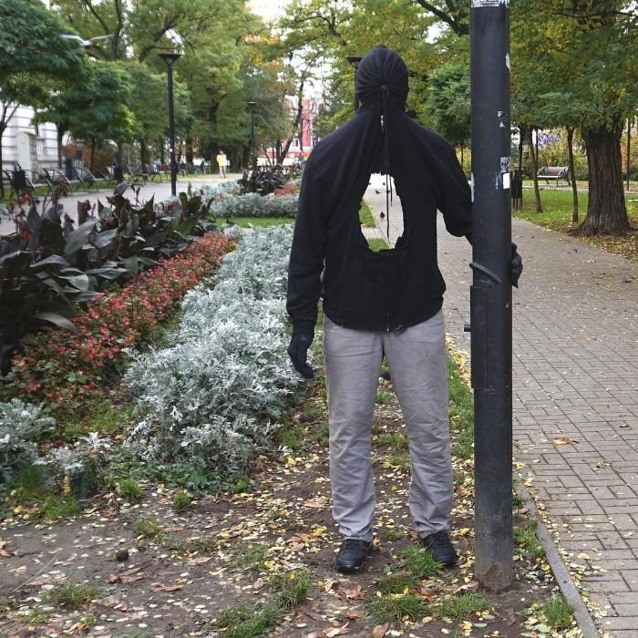Pouliční instalace Marka Jenkinse, které nutí kolemjdoucí přemýšlet o hranici mezi realitou a iluzí