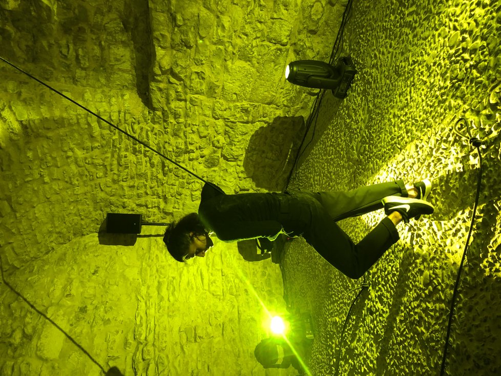 Gotické sklepení Domu U Kamenného zvonu se na pár dalších týdnů stanou kulisami tanečně-světelného představení s názvem Light Underground.