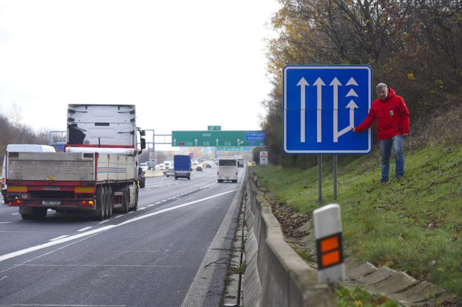 Umíte správně používat jízdní pruh pro pomalá vozidla?