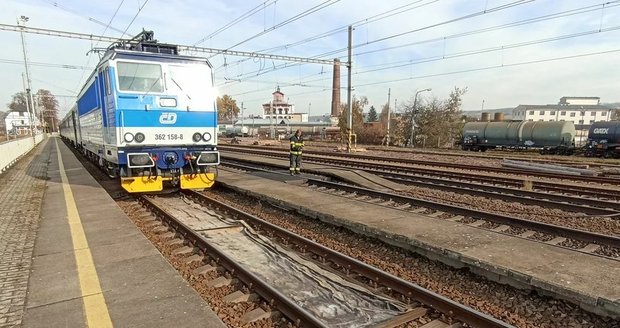 Vlak v pátek ráno usmrtil muže mezi hlavním nádražím a stanicí Brno-Židenice. Doprava na trati je přerušená.