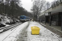 Žena (†61) skočila pod vlak: Smrt zastavila provoz na hodinu a půl