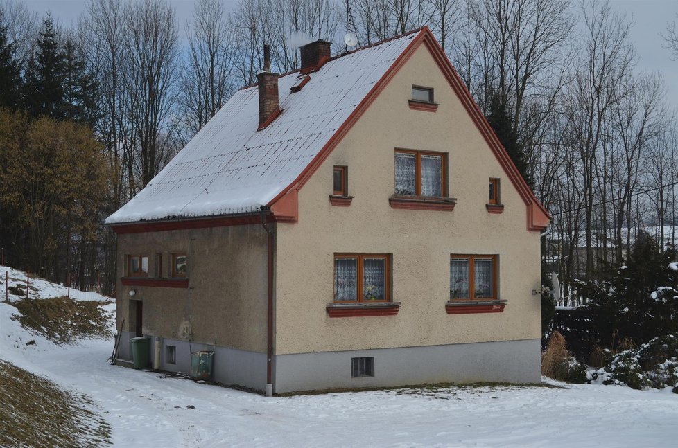 Stačilo jen pár kroků a manželé byli v teple. Domů už ale nedošli – umrzli.