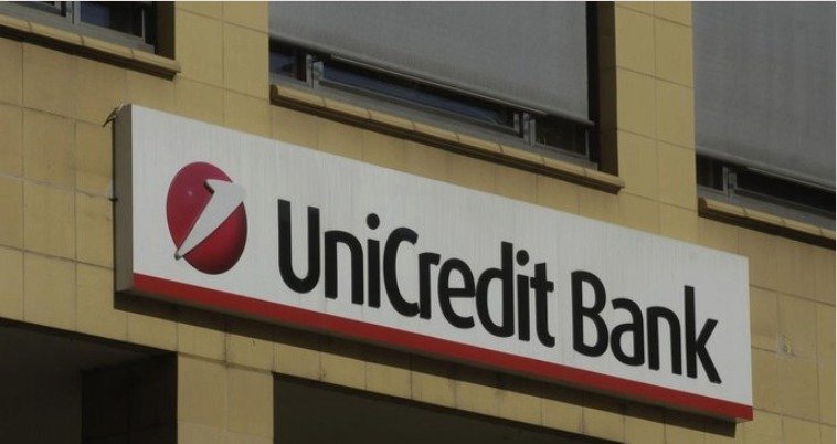 Dlouhodobý výpadek měla nedávno i UniCredit Bank.