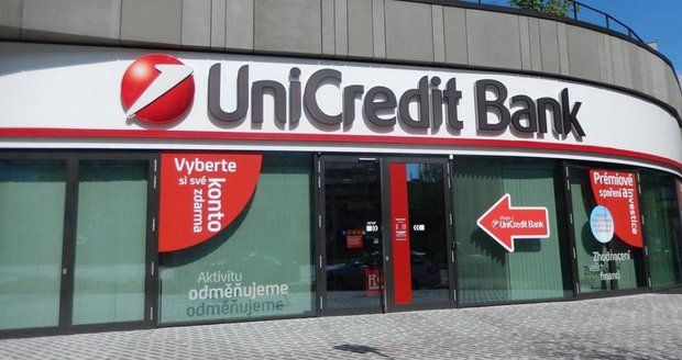 Klienti UniCredit Bank šílí, nemají bankovnictví. „Kupte mi plíny a sunar,“ vzkazují