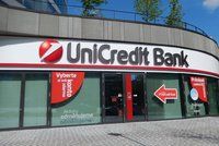 Klienti UniCredit Bank šílí, nemají bankovnictví. „Kupte mi plíny a sunar,“ vzkazují