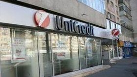 Italská skupina UniCredit prodává svoji slovenskou a českou divizi. O segmenty má údajně zájem Moneta Money Bank a Société Générale.