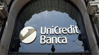 Italská UniCredit navyšuje kapitál, prodává fondy Pioneer