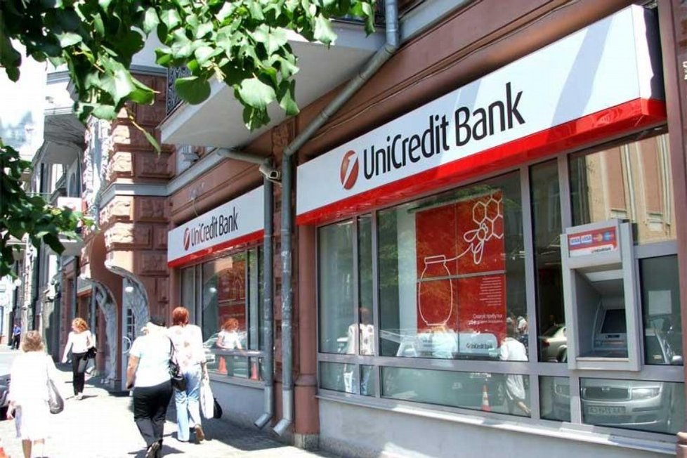 UniCredit Bank má od víkendu závažné problémy. Nefunguje internetové ani mobilní bankovnictví. Lidé na sociálních sítích hromadně informují o přechodu k jiným bankám.