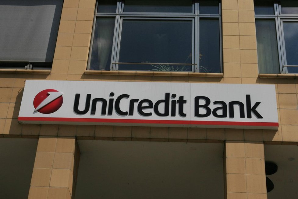 UniCredit Bank má od víkendu závažné problémy. Nefunguje internetové ani mobilní bankovnictví. Lidé na sociálních sítích hromadně informují o přechodu k jiným bankám.