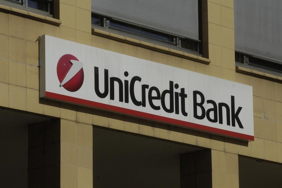 UniCredit Bank má od víkendu závažné problémy. Nefunguje internetové ani mobilní bankovnictví. Lidé na sociálních sítích hromadně informují o přechodu k jiným bankám.