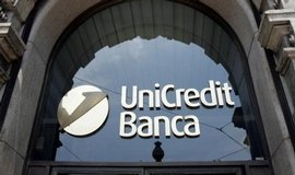 Italská skupina UniCredit prodává svoji slovenskou a českou divizi. O segmenty má údajně zájem Moneta Money Bank a Société Générale.
