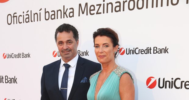 Unicredit party ve Varech: Martin Dejdar s manželkou Danielou