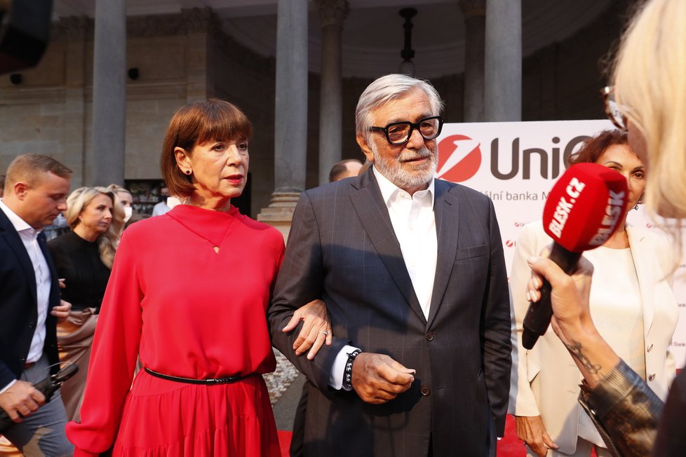 2021: Unicredit party - Jiří Bartoška s manželkou