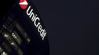 UniCredit ve čtvrtletí klesl zisk o 99 procent, sráží jej odpisy v Turecku