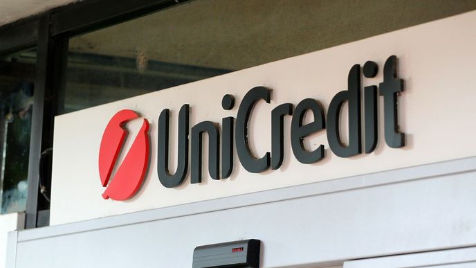 Česká a slovenská UniCredit Bank vykázala v prvním pololetí letošního roku čistý zisk 261 milionů eur, v přepočtu zhruba 6,3 miliardy korun, což je meziroční nárůst o 8,8 procenta.. Česká a slovenská UniCredit Bank vykázala v prvním pololetí letošního roku čistý zisk 261 milionů eur, v přepočtu zhruba 6,3 miliardy korun, což je meziroční nárůst o 8,8 procenta..