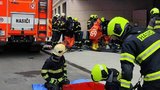 V budově v Brně unikla žíravá látka: 150 evakuovaných, jeden zraněný!