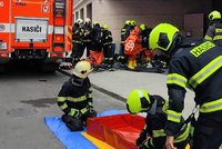 V budově v Brně unikla žíravá látka: 150 evakuovaných, jeden zraněný!