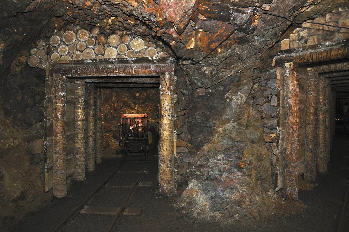 Důl Svornost v Jáchymově je jedním z největších nalezišť uranových minerálů na světě.