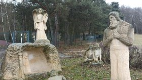 Evropská rarita u Boskovic: Betlém se 40 sochami z pískovce pod širým nebem