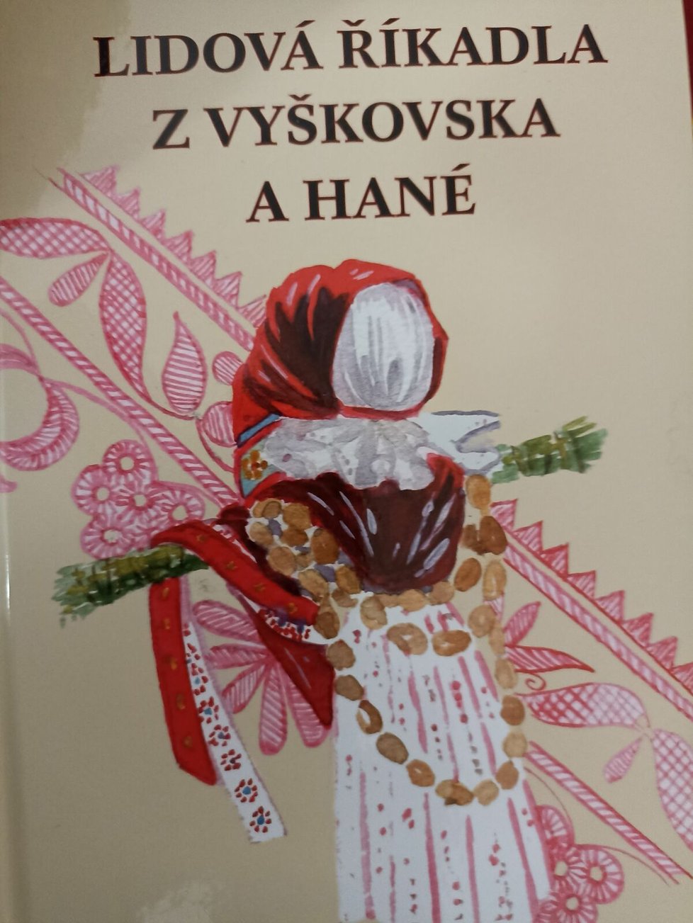Marie Pachtová vydala také několik publikací o lidových tradicích.