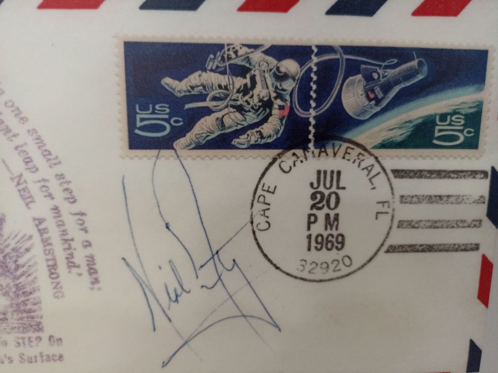 Podpis Neila Armstronga.